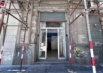 Locale Commerciale Via Duomo, Napoli (zona San Lorenzo) - foto 5