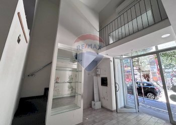 Locale Commerciale Via Duomo, Napoli (zona San Lorenzo) - foto 7