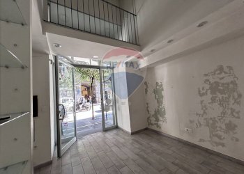 Locale Commerciale Via Duomo, Napoli (zona San Lorenzo) - foto 8