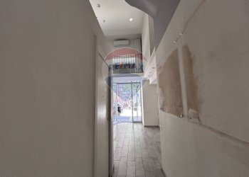 Locale Commerciale Via Duomo, Napoli (zona San Lorenzo) - foto 10