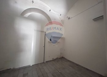 Locale Commerciale Via Duomo, Napoli (zona San Lorenzo) - foto 12