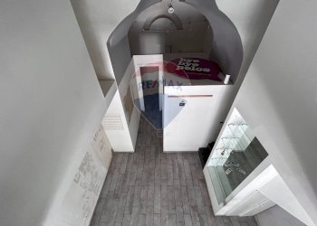 Locale Commerciale Via Duomo, Napoli (zona San Lorenzo) - foto 15