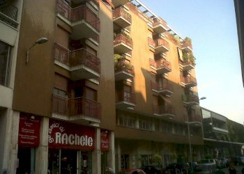 Facciata - Magazzino via Gian Pietro Puricelli, 3, Gallarate - foto 8