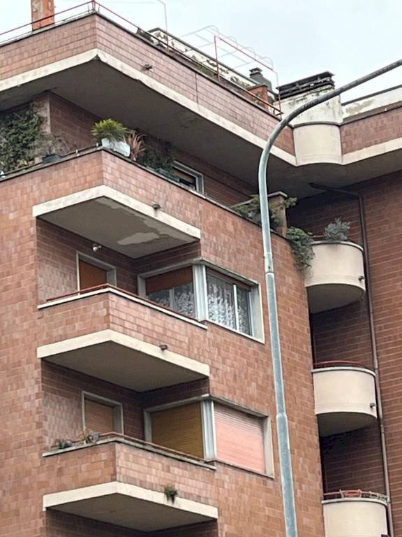 Facciata - Bilocale via Monsignor Alessandro Proserpio, Varese - foto 2