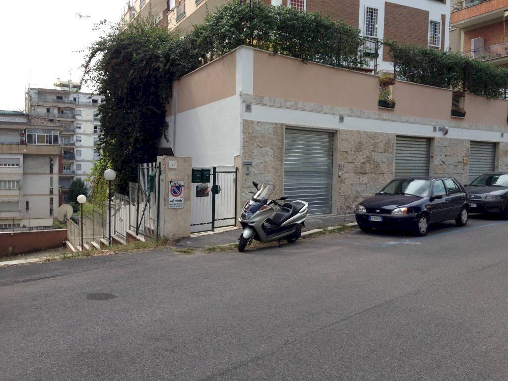 Zona - Shop via del Casale Giuliani, 57, Roma - photo 1