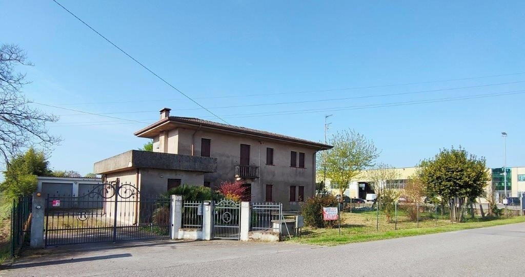 Single Family Villa Badia Polesine - photo 1
