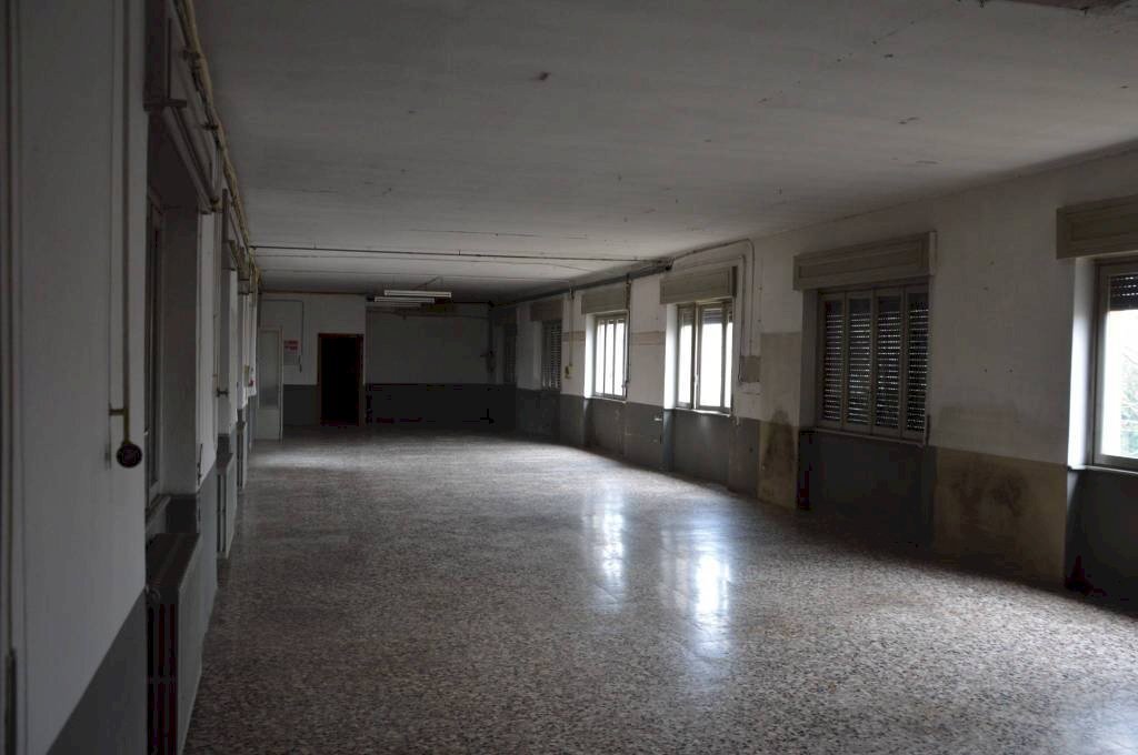 Interno non residenziale - Magazzino via Borgo Antico, 3, Gallarate - foto 2