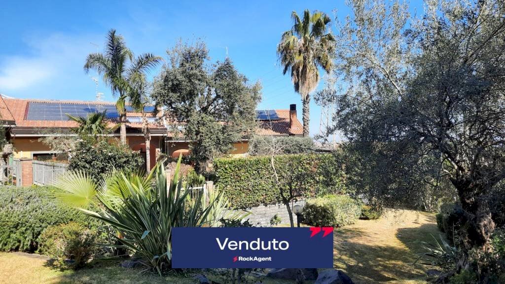 Giardino - Villa a Schiera via Nizzeti, 211, Aci Catena - foto 2