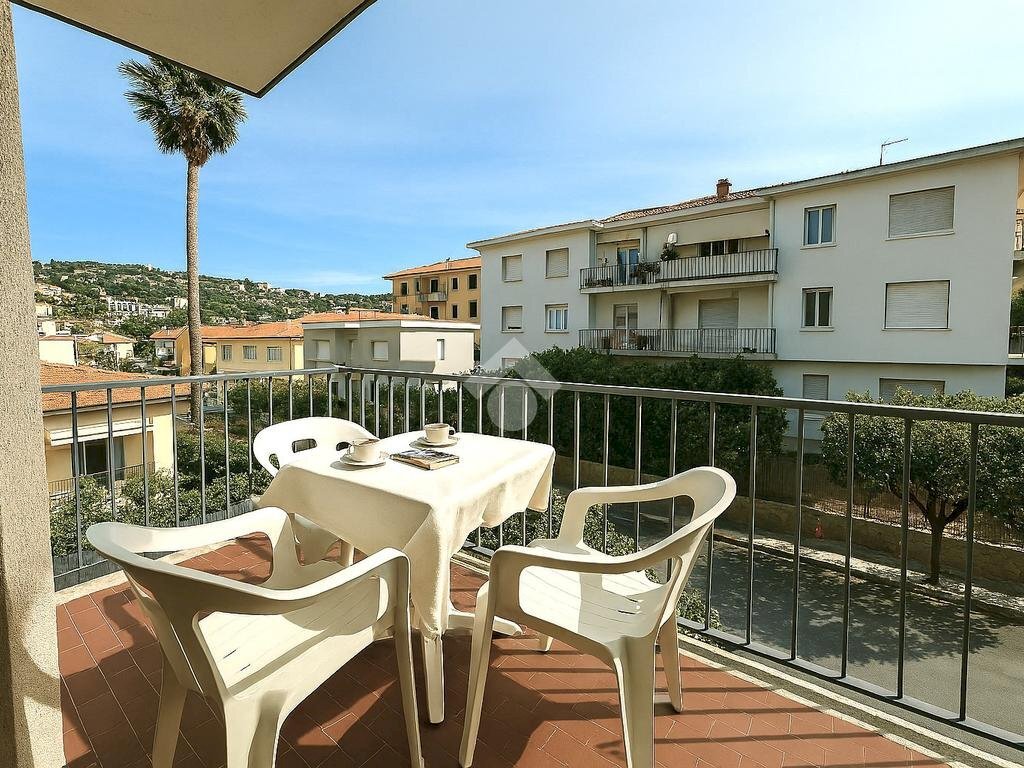 Four-room apartment Via lagazzi, Bordighera - photo 1