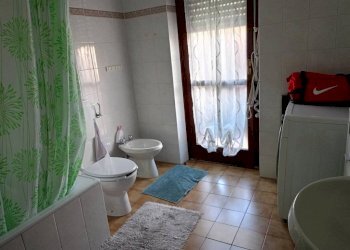 Bagno - Four-room apartment via Villar, 35, Borgo San Dalmazzo - photo 21