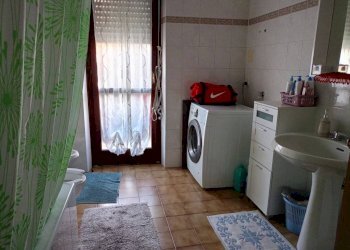 Bagno - Four-room apartment via Villar, 35, Borgo San Dalmazzo - photo 22