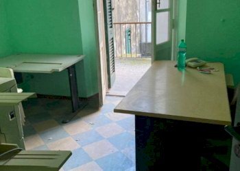 Stanza arredata - Ufficio piazza Aranci, Massa - foto 1