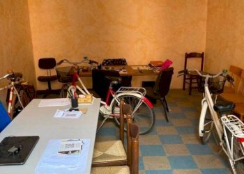 Stanza arredata - Ufficio piazza Aranci, Massa - foto 5