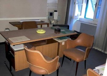 Stanza arredata - Ufficio piazza Aranci, Massa - foto 9