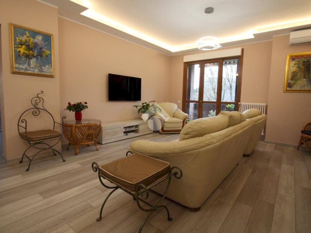 Four-room apartment Via Palmiro Togliatti, Rho - photo 1