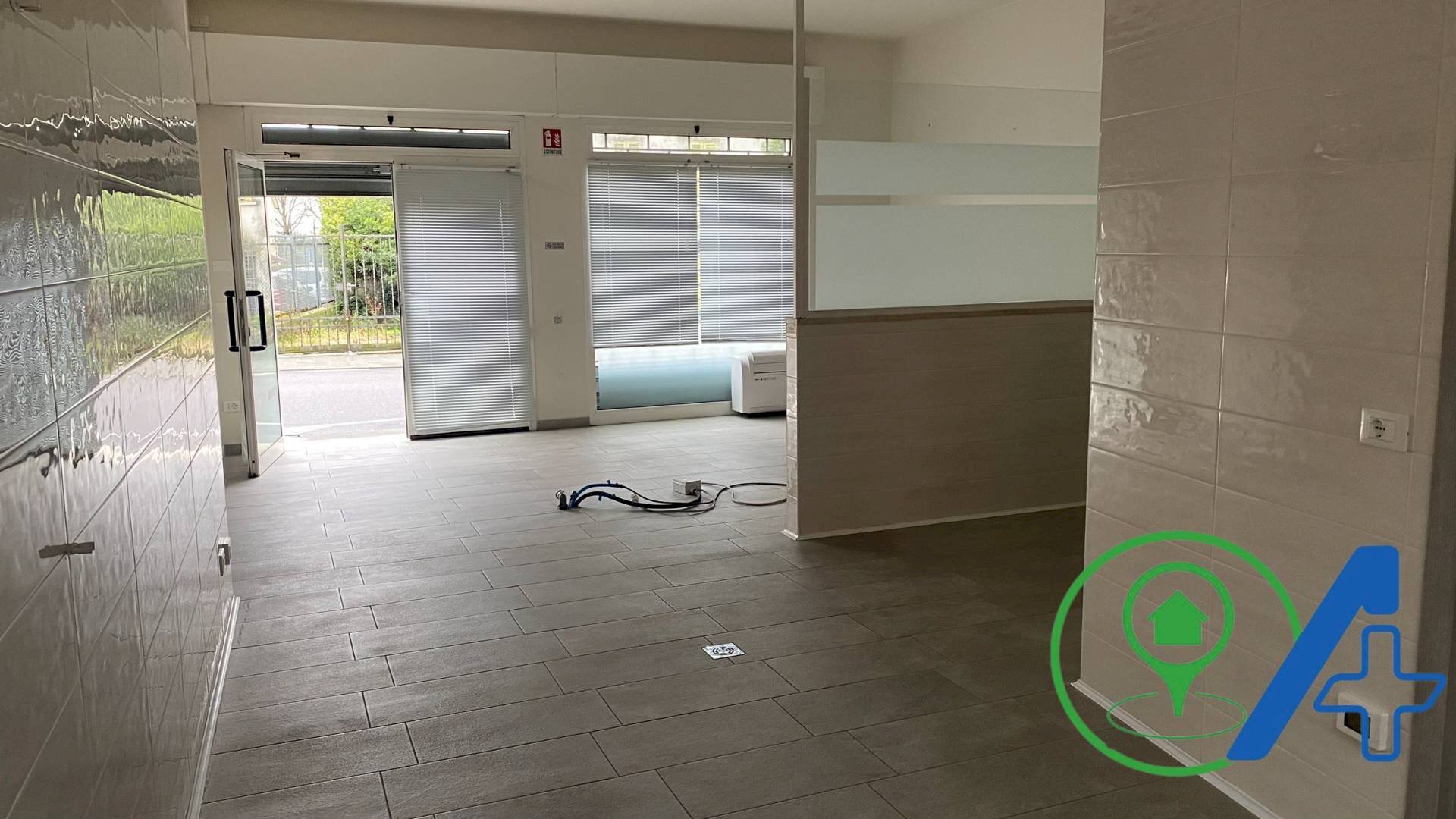 Shop via cesare battisti, Castiglione delle Stiviere - photo 2