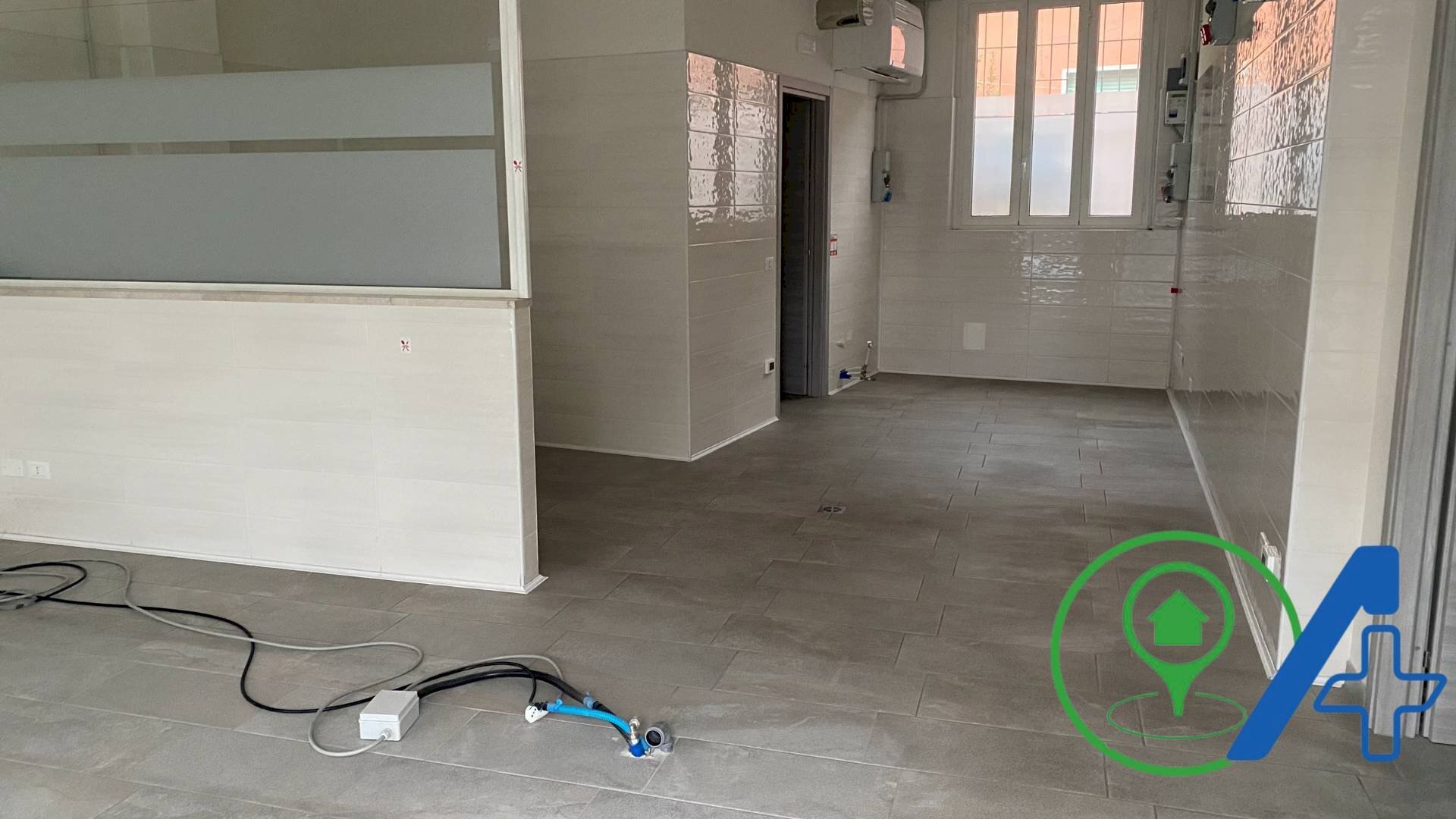 Shop via cesare battisti, Castiglione delle Stiviere - photo 3