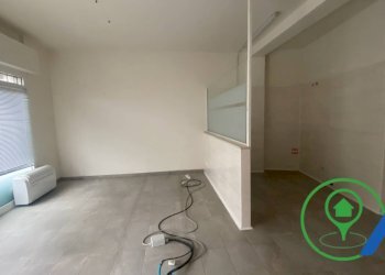 Shop via cesare battisti, Castiglione delle Stiviere - photo 1