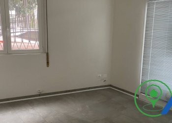 Shop via cesare battisti, Castiglione delle Stiviere - photo 4