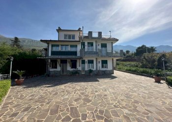 Independent house via Milazzo, Carini - photo 1