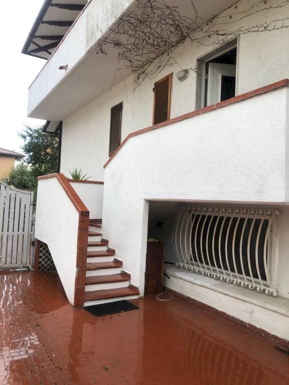 Facciata - Terraced Villa via Campo d'Appio, Carrara - photo 2