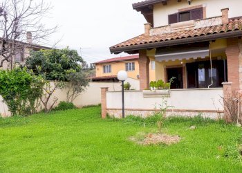Villa a Schiera Via Fenestrelle, Roma (zona Piana del Sole) - foto 2