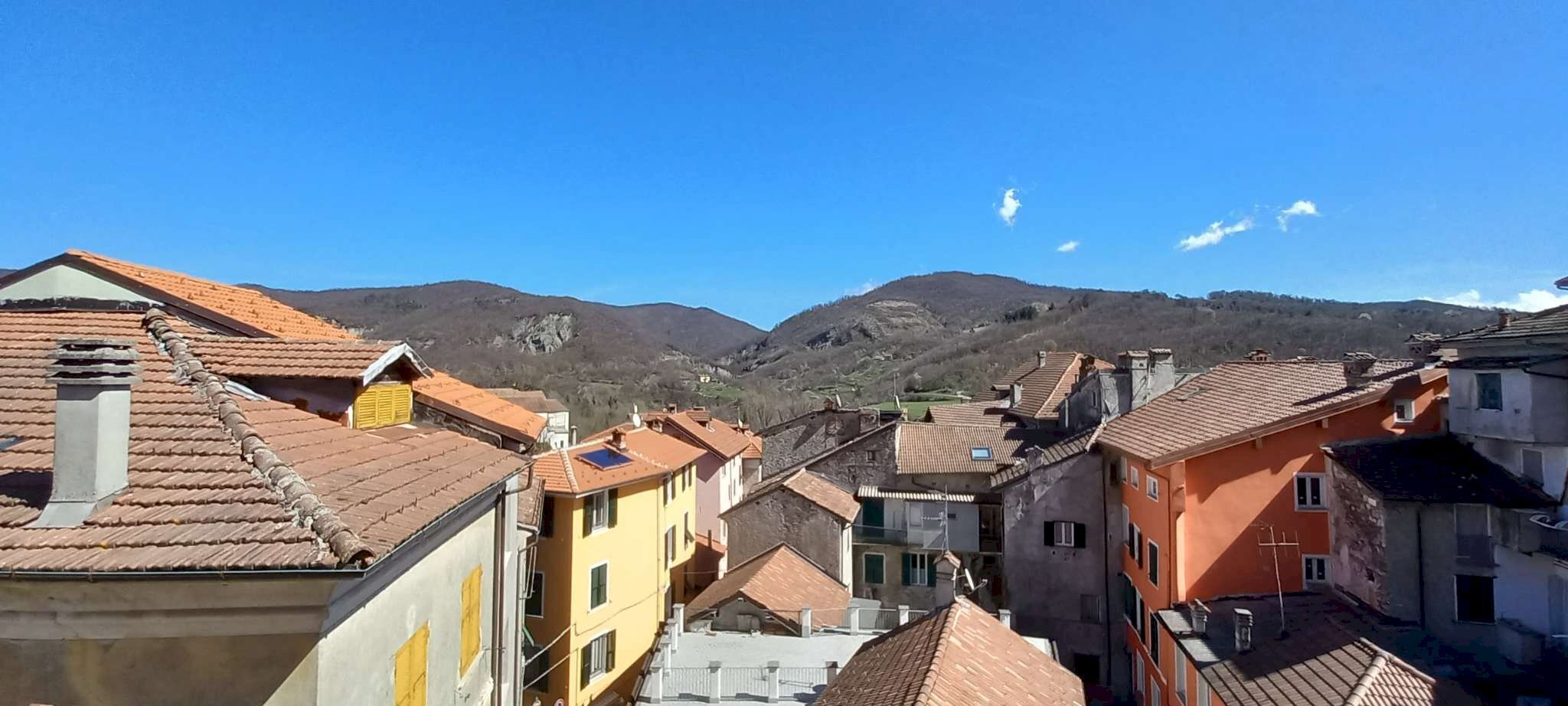 appartamento con mansarda ristrutturato in vendita - Four-room apartment piazza Garibaldi, Voltaggio - photo 1