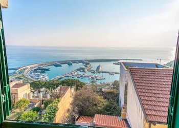 Three-room apartment Via Garibaldi, Ventimiglia - photo 1