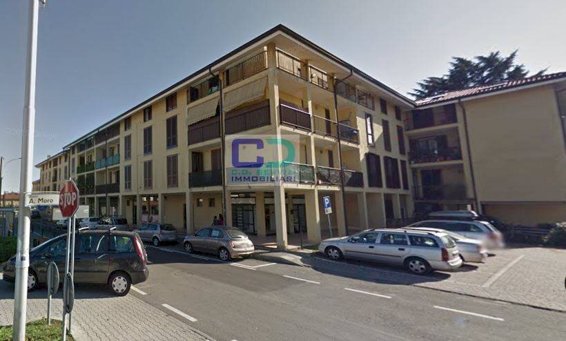 Three-room apartment PIAZZA CAVOUR, Grezzago - photo 1