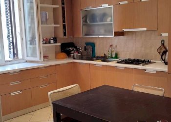 Porzione di casa Bologna (zona Centro Storico) - foto 2