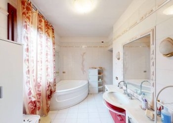Bagno - Villa a Schiera via Don Giovanni Minzoni, Novi di Modena - foto 15