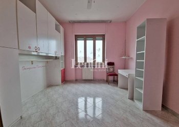 Stanza arredata - Quadrilocale via Italo Rossi, Casale Monferrato - foto 10