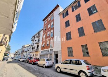 Facciata - Quadrilocale via dei Grani, Casale Monferrato - foto 1