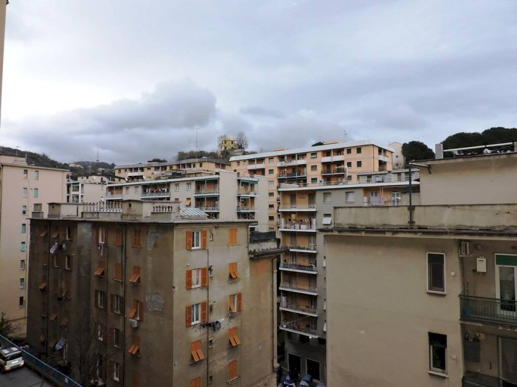 Vista - Bilocale via Filippo Cevasco, 15, Genova (zona Sampierdarena) - foto 2