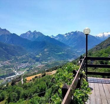 Vista - Stabile - Palazzo Intera struttura ricettiva sulla collina di Sarre con vista incantevole sulla Valle, possibilità di, Aosta - foto 3