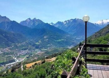 Vista - Stabile - Palazzo Intera struttura ricettiva sulla collina di Sarre con vista incantevole sulla Valle, possibilità di, Aosta - foto 3