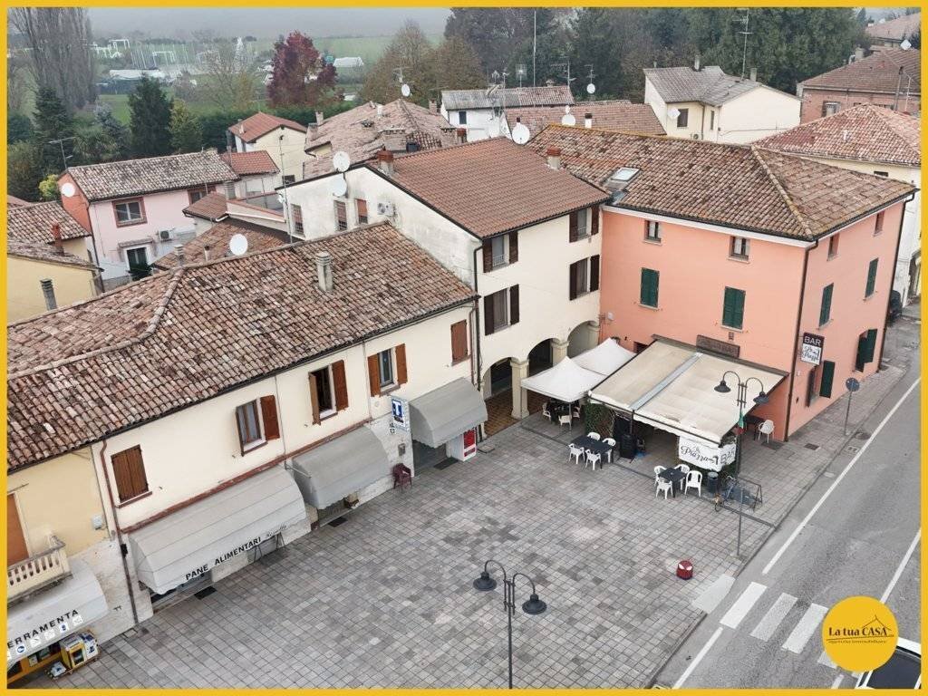 Locale Commerciale via Fascinata, Argenta - foto 1