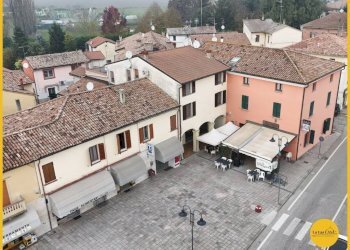 Locale Commerciale via Fascinata, Argenta - foto 1