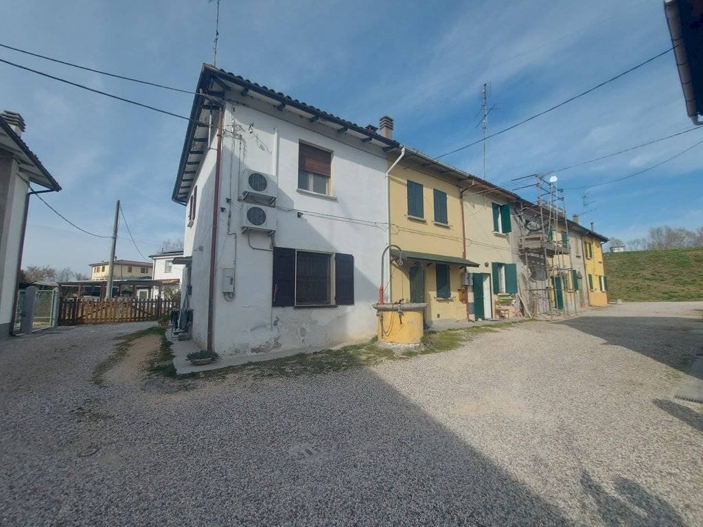 Terraced Villa via confine inferiore, Molinella - photo 1