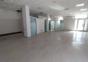 Interno non residenziale - Office piazza dei Martiri, 1, Sant'Agata Bolognese - photo 2