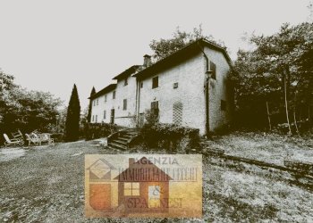 Facciata - Rustico via Capezzana, Quarrata - foto 2