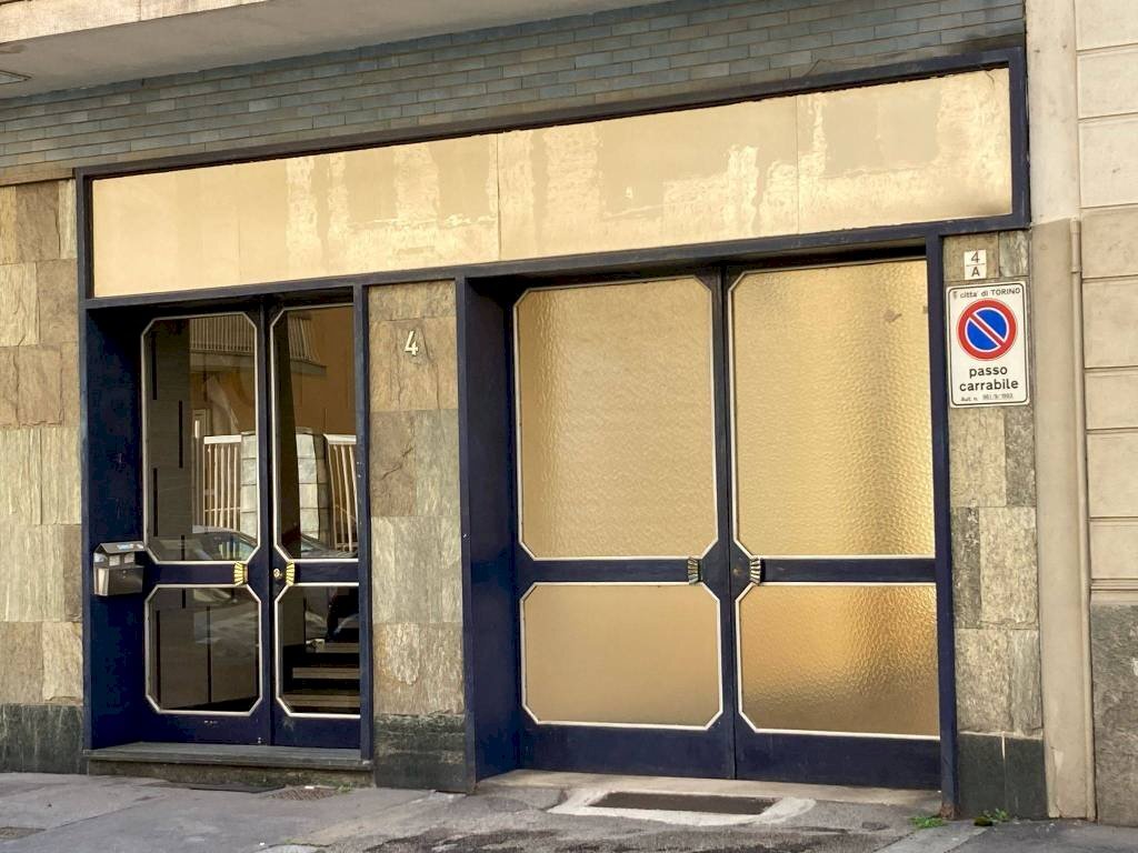 Facciata - Box via Poirino, 4, Torino (zona Lingotto) - foto 3