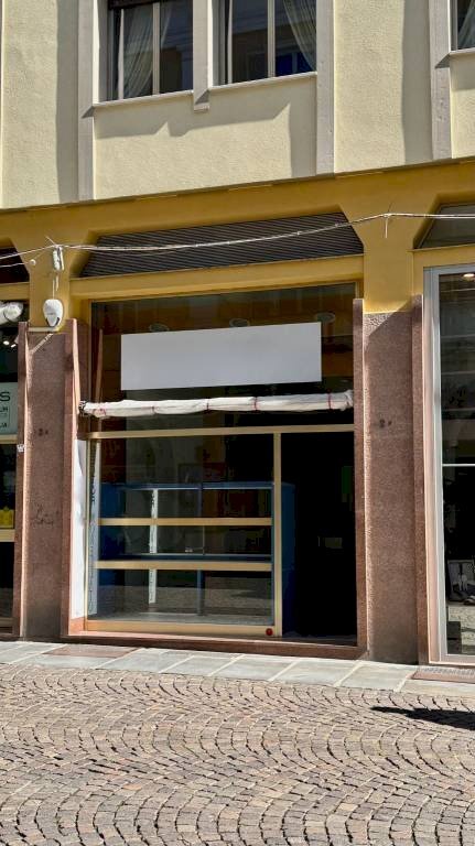 Facciata - Negozio via Italia, 12F, Biella - foto 2