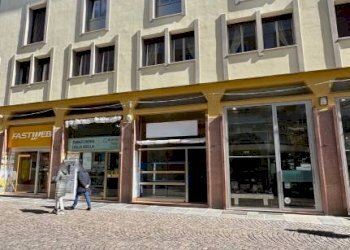 Facciata - Negozio via Italia, 12F, Biella - foto 1