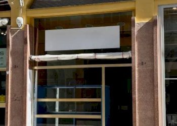 Facciata - Negozio via Italia, 12F, Biella - foto 2