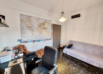 Stanza arredata - Quadrilocale via Borzoli, 6, Genova (zona Sestri Ponente) - foto 18