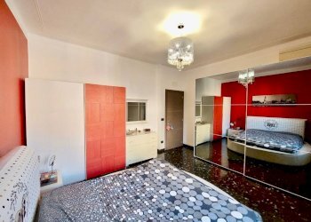 Camera da letto - Quadrilocale via Borzoli, 6, Genova (zona Sestri Ponente) - foto 19