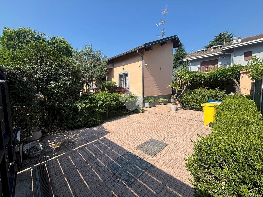 Villa Via Pietro Maroncelli, Rho - photo 1