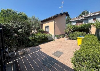 Villa Via Pietro Maroncelli, Rho - photo 1
