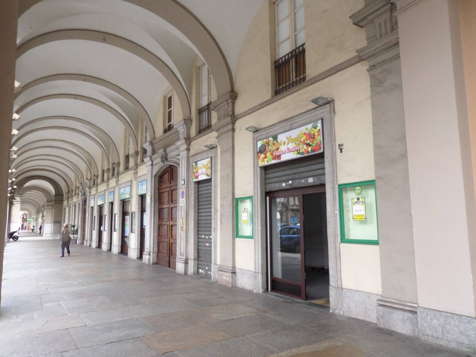 Shop Corso Vinzaglio, Torino (neighborhood Centro) - photo 2